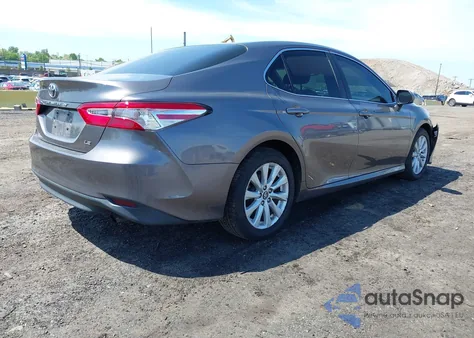 2018 Toyota Camry Le из США, поврежденный, VIN 4T1B11HK6JU670529